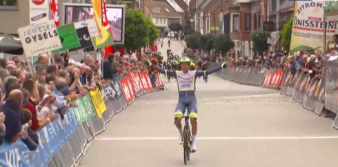 2021-09-23 00:00:00 - Taco van der Hoorn de sterkste in Omloop van het Houtland