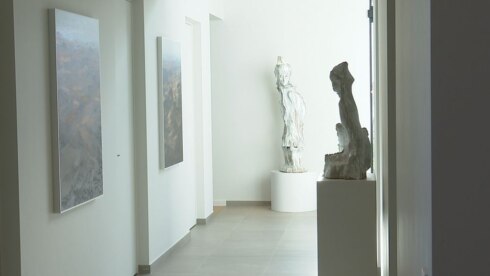 2021-10-07 00:00:00 - Werk van Tahon verrast in uitvaartcentrum, Universus verlengd