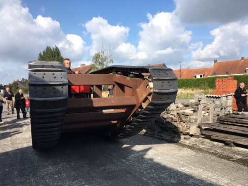 2016-10-08 00:00:00 - Replica van tank uit WOI rijdt maar even