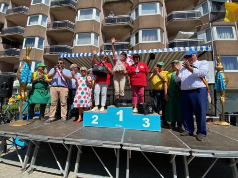 2023-06-25 00:00:00 - Chantal Goes uit Bredene nieuwe Belgisch kampioene garnalenpellen