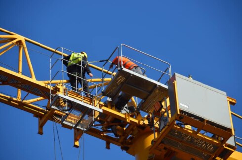 2019-02-19 00:00:00 - Man twee uur vast: torenkraan in beslag genomen in Roeselare