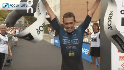 2022-08-21 00:00:00 - Sybren Baelde verdiende winnaar van Triatlon Menen
