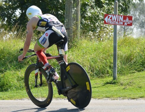 2016-09-07 00:00:00 - Pieter Heemeryck en Katrien Verstuyft winnen Zwintriatlon