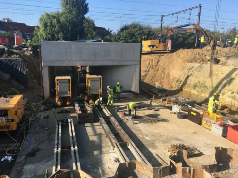 2017-10-14 00:00:00 - Spoortunnel Ingelmunster verstoort treinverkeer