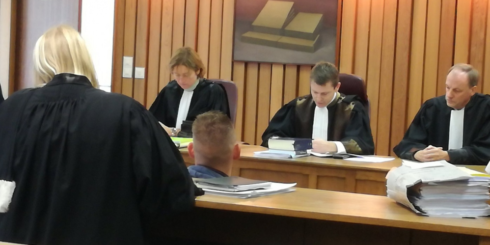 2017-10-25 00:00:00 - 18 jaar cel voor doodslag op baby