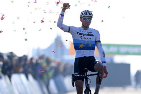 2018-02-17 00:00:00 - van der Poel de sterkste in Middelkerke, Vanthourenhout derde