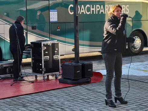 2021-02-16 00:00:00 - Vanessa Chinitor op Valentijnsbezoek bij woonzorgcentra