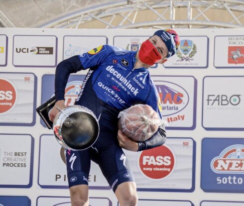 2021-03-07 00:00:00 - Mauri Vansevenant wint GP Larciano, familie door het dolle heen