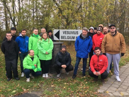 2018-11-07 00:00:00 - Vesuvius betreurt spontane staking