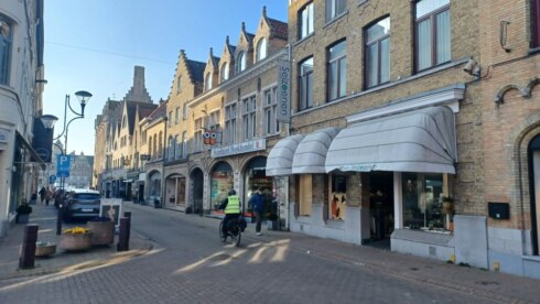2023-03-02 00:00:00 - Veurne stelt werken Ooststraat uit na protest