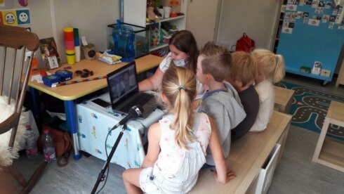 2020-06-03 00:00:00 - Kleutertjes chatten met BV's