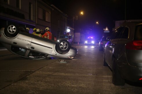 2018-01-09 00:00:00 - Wagen belandt op zijn dak in Moorsele