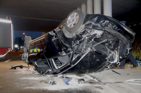 2018-07-25 00:00:00 - Wagen dondert van E17 naar beneden in Deerlijk