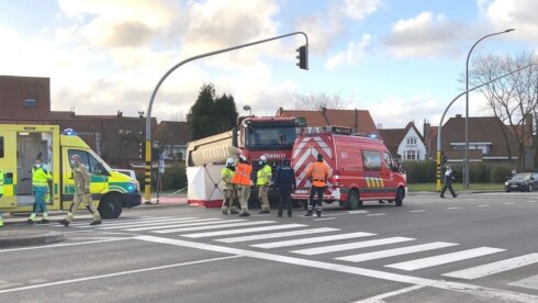 2022-02-11 00:00:00 - Fietsster (78) sterft onder vrachtwagen in Brugge