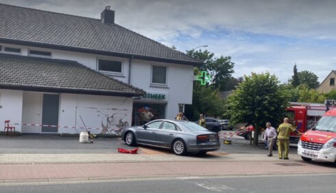 2023-07-14 00:00:00 - Vrouw vergist zich van pedaal en rijdt tegen apotheek