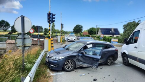 2023-07-05 00:00:00 - Zware botsing aan kruispunt in Steenkerke