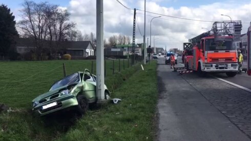 2018-04-04 00:00:00 - Auto in de sloot op weg tussen Tielt en Pittem