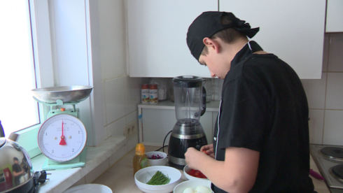 2016-10-04 00:00:00 - Jongen van 12 scoort met facebookpagina over gezond eten