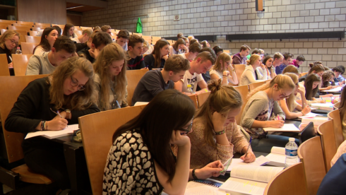 2016-10-04 00:00:00 - 200 eerstejaars van Kulak mogen niet bissen