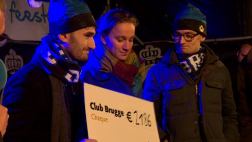 2016-12-27 00:00:00 - Club Brugge foundation geeft cheque aan Zelfmoordlijn