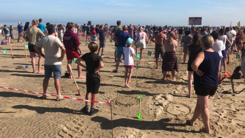 2019-08-23 00:00:00 - Wereldrecord simultaan zandsculpturen verpulverd in Middelkerke