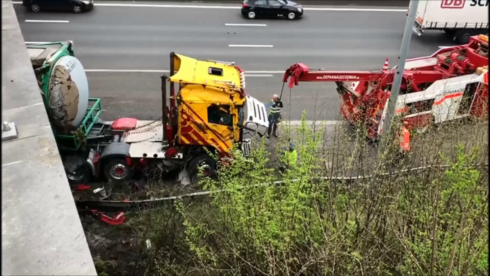 2018-04-10 00:00:00 - Tankwagen kantelt en lekt duizenden liters Rodenbach
