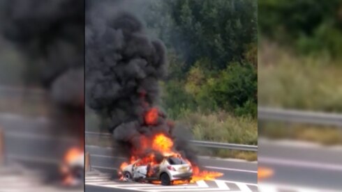 2020-08-10 00:00:00 - Wagen brandt uit op E403
