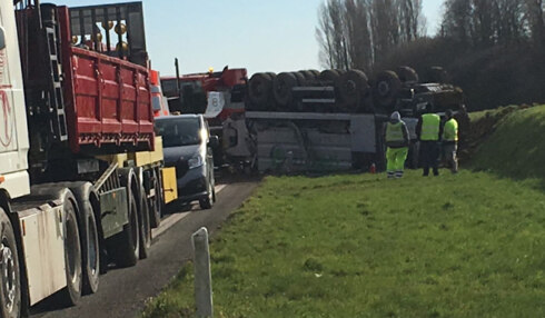 2018-02-13 00:00:00 - Vrachtwagen op z'n dak op A19