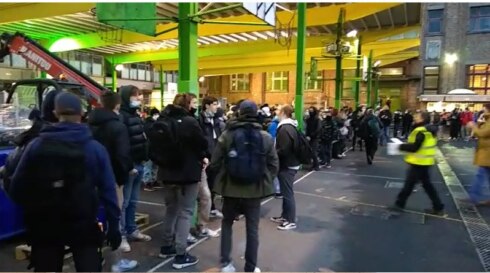 2021-12-20 00:00:00 - Leerlingen nemen afscheid van hun VTI met luid applaus