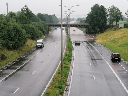 2022-06-05 00:00:00 - Waregemse straten verzuipen na noodweer