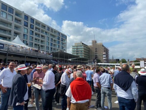 2021-08-31 00:00:00 - Waregem Koerse: één groot feest met 25.000 toeschouwers