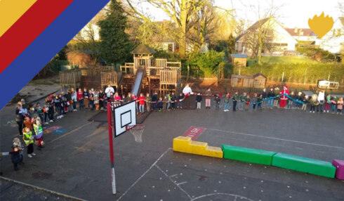 2019-12-18 00:00:00 - Leerlingen breien "warmste sjaal" van meer dan 3 kilometer