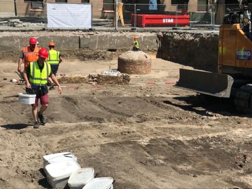 2019-07-03 00:00:00 - Waterput ontdekt op het Beursplein in Brugge