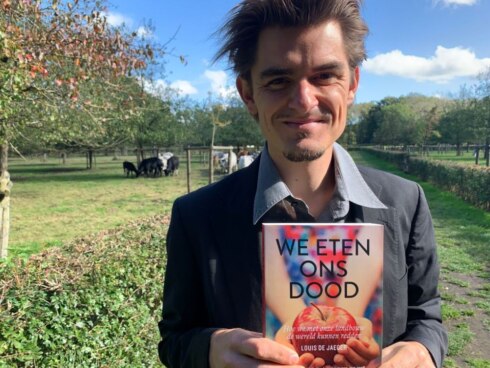 2021-10-04 00:00:00 - Auteur Louis De Jaeger trekt aan de alarmbel: 'We eten ons dood'
