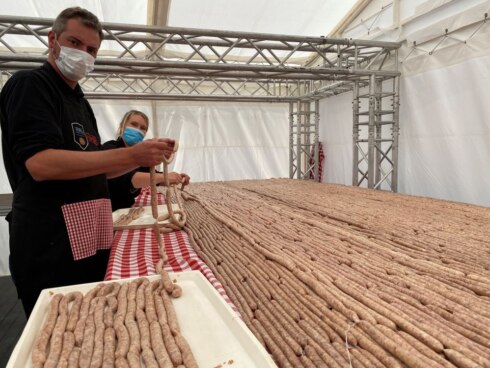 2020-09-07 00:00:00 - Stunt: 8 kilometer droge worst voor het goede doel