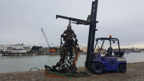 2019-07-08 00:00:00 - 4,5 ton afval uit scheepswrak gehaald