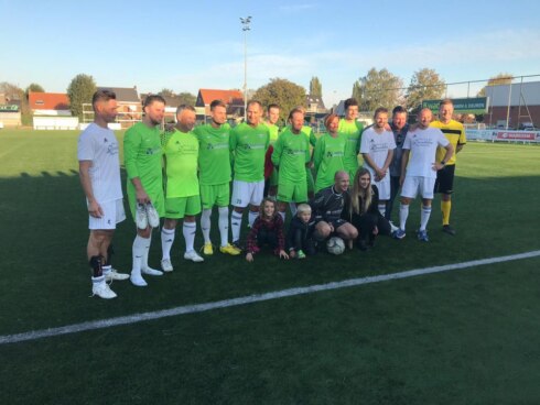 2018-10-21 00:00:00 - Wielrenners trekken hun voetbalschoenen aan