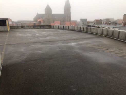 2018-11-16 00:00:00 - Stadsbewoners kweken groenten op dak parkeertoren
