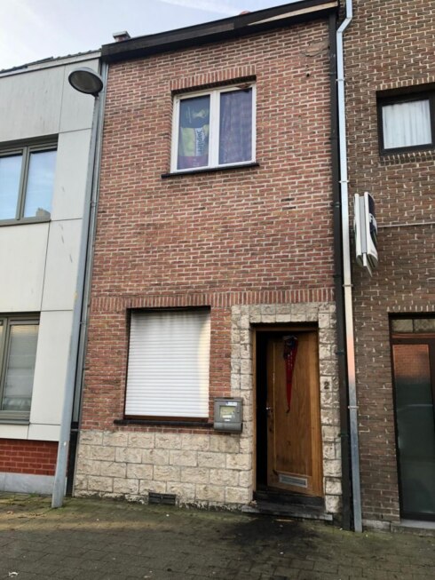 2019-12-29 00:00:00 - Man verschuilt zich in kelder bij woningbrand