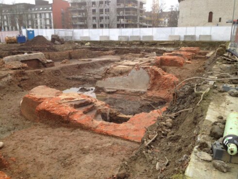 2020-01-25 00:00:00 - Middeleeuwse stadsmuur in Kortrijk blootgelegd