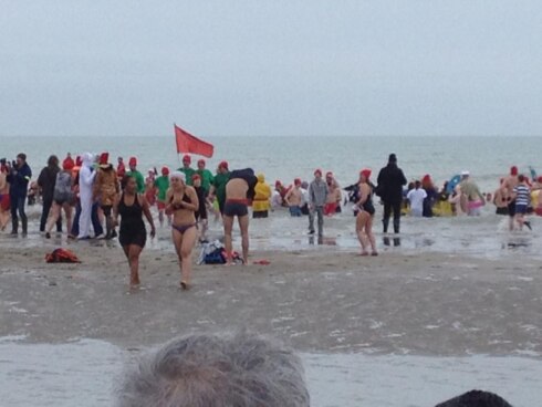 2020-02-08 00:00:00 - Knuffelduik in Oostduinkerke voor goed doel