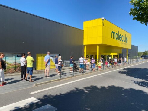 2020-05-31 00:00:00 - Lange wachtrijen bij Molecule
