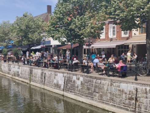 2020-06-01 00:00:00 - Terrasjes in Sluis lopen vol