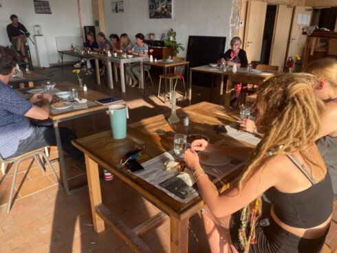 2020-09-17 00:00:00 - Bijzonder: garnalen pellen én literatuur luisteren in Oostende