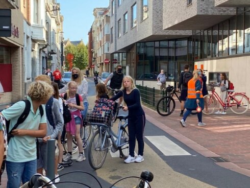 2020-09-17 00:00:00 - Mondmaskerplicht rond schoolpoort in Blankenberge