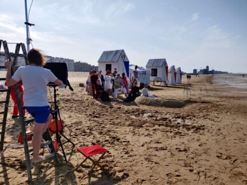 2020-09-20 00:00:00 - 150 figuranten imiteren Ensor op strand Oostende