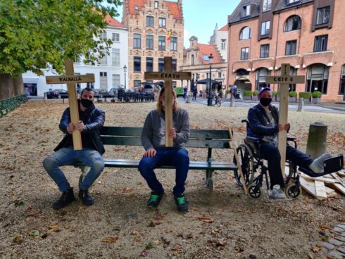 2020-10-11 00:00:00 - Brugse cafebazen 'begraven' zaak uit protest tegen vroegere sluitingsuur