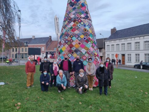 2020-11-15 00:00:00 - 'Warmste' kerstboom in Rollegem ook de hoogste