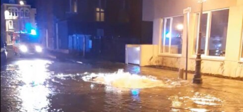 2021-01-24 00:00:00 - Groot waterlek zet Oostendse straten blank