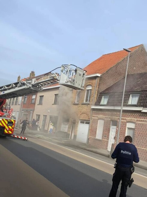 2021-02-25 00:00:00 - Twee mensen naar ziekenhuis na brand in Brielen